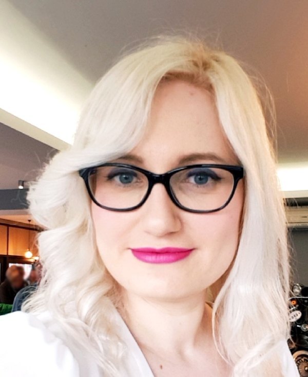 Dr. Laura Götz ist Gynäkologin und Partnerärztin bei Fernarzt.