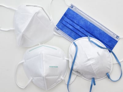 Medizinische Masken zum Schutz vor dem Coronavirus: OP-Maske und FFP2-Maske.