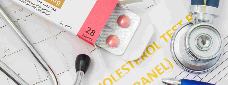 Hohe Blutfettwerte (Hyperlipidämie) bzw. hohe Cholesterinwerte (Hypercholesterinämie) werden mit Statinen behandelt.