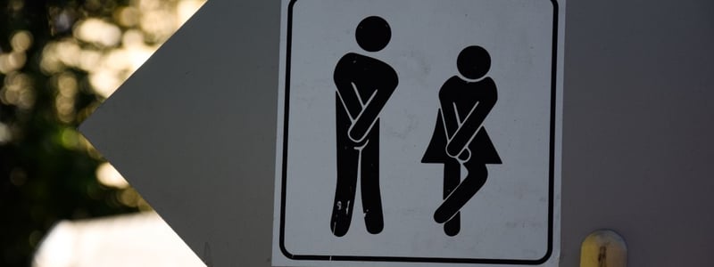 Schild als Wegweiser zur nächsten Toilette.